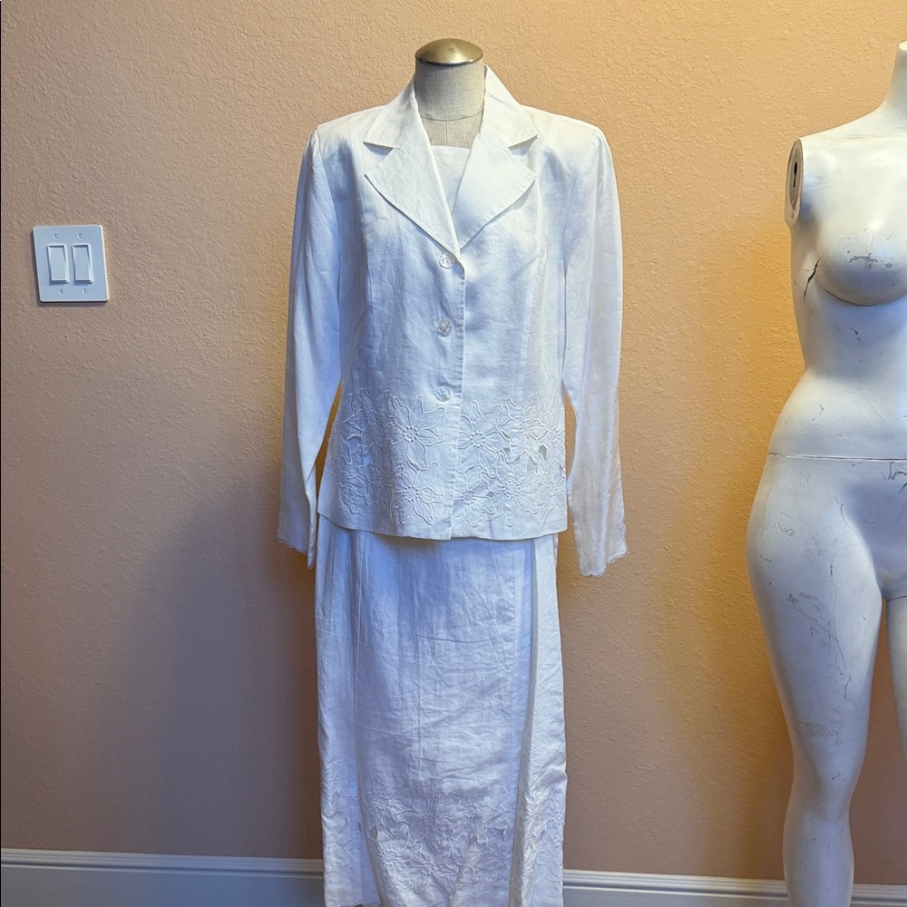 Elegant White Women's Skirt Suit